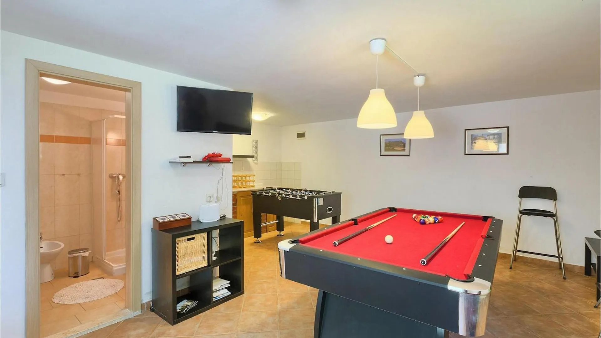 Villa Ferlini 0*,
